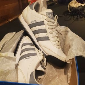 Mens Adidas tennis shoes